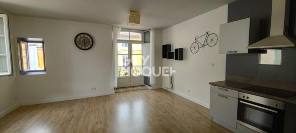 Appartement / Maison de ville - type 4 - cour + garage - CARPENTRAS CV