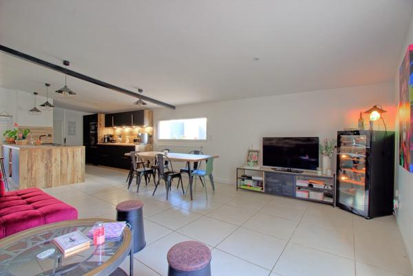 Maison 4 chambres et piscine a vendre à Sampans