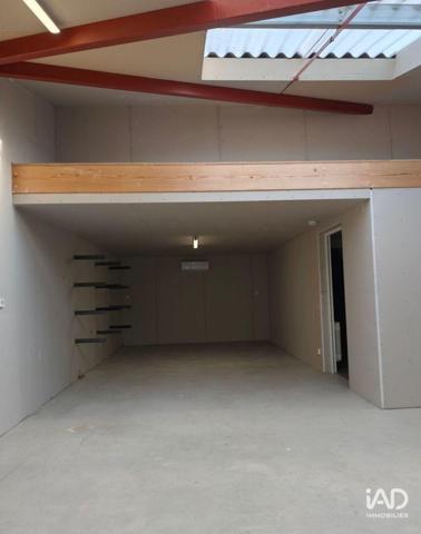 Location hangar 85 m² Urt