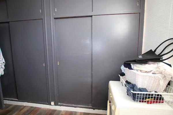 ORLEANS à 6' à pied de la gare, vaste appartement 106 m2,  trois chambres à rafraîchir