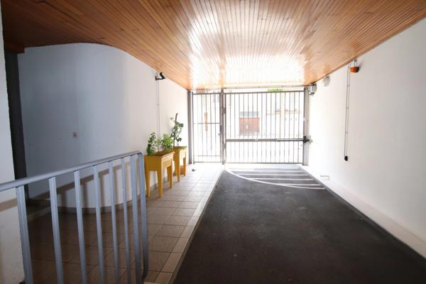 ORLEANS à 6' à pied de la gare, vaste appartement 106 m2,  trois chambres à rafraîchir