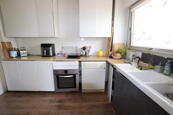 ORLEANS à 6' à pied de la gare, vaste appartement 106 m2,  trois chambres à rafraîchir