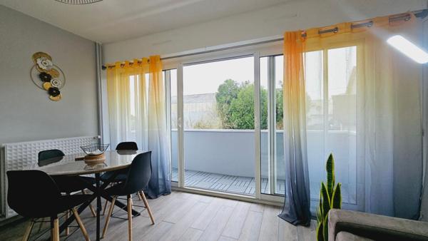 BOURGES APPARTEMENT 32.3 M² RENOVÉ ET MEUBLÉ BALCON
