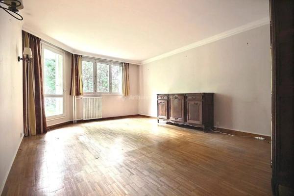 Vente                                                      Appartement
                        
                     3 pièces                      73 m2                     à Asnières-sur-Seine
