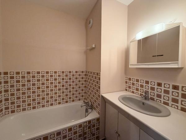 Appartement T3 - 86,1 m² - 2 chambres + Bureau + Dressing - Vue dégagée + Garage - La Ravoire (73490 - Chambér