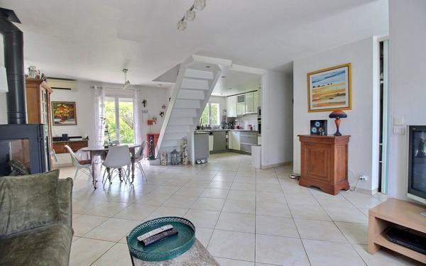 Maison à vendre    5 pièces • 102,40 m2 Corbeil-Essonnes