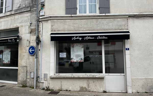 Maison à vendre    1 pièce •  Cozes