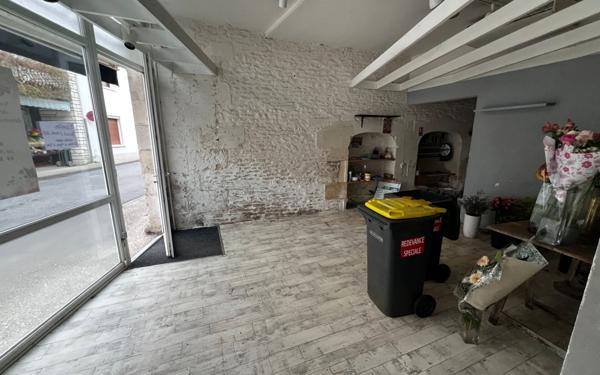 Maison à vendre    1 pièce •  Cozes