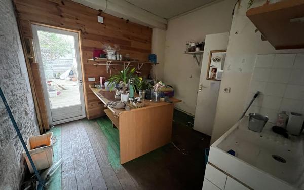 Maison à vendre    1 pièce •  Cozes