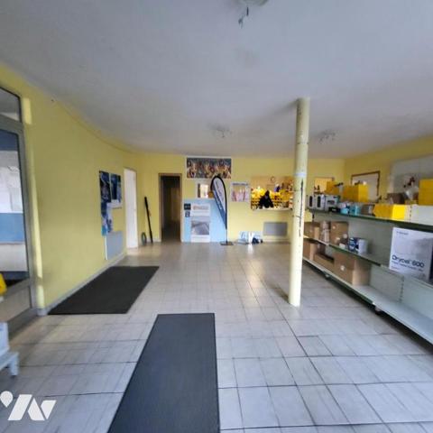 Local d'activité à vendre dans le centre de Châteauneuf du Faou, Finistère 29