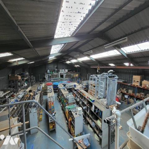 Local d'activité à vendre dans le centre de Châteauneuf du Faou, Finistère 29