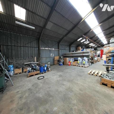 Local d'activité à vendre dans le centre de Châteauneuf du Faou, Finistère 29