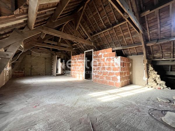 Maison à vendre, Monterblanc, potentiel de 170 m² avec 1000 m² de terrain.