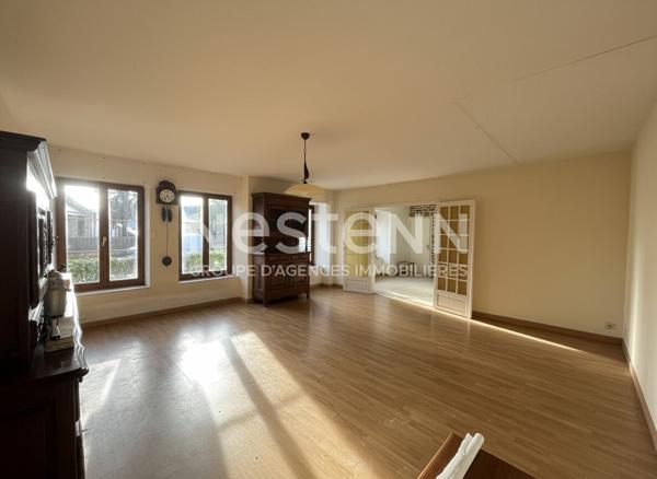 Maison à vendre, Monterblanc, potentiel de 170 m² avec 1000 m² de terrain.