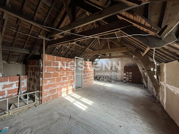 Maison à vendre, Monterblanc, potentiel de 170 m² avec 1000 m² de terrain.