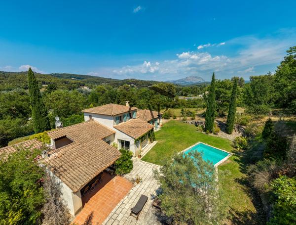 AUX PORTES D'AIX – MAGNIFIQUE PROPRIÉTÉ DE 210 M² AVEC VUE SAINTE-VICTOIRE ET PISCINE