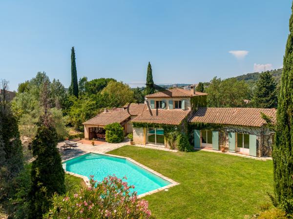 AUX PORTES D'AIX – MAGNIFIQUE PROPRIÉTÉ DE 210 M² AVEC VUE SAINTE-VICTOIRE ET PISCINE