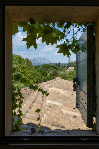 AUX PORTES D'AIX – MAGNIFIQUE PROPRIÉTÉ DE 210 M² AVEC VUE SAINTE-VICTOIRE ET PISCINE