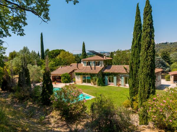 AUX PORTES D'AIX – MAGNIFIQUE PROPRIÉTÉ DE 210 M² AVEC VUE SAINTE-VICTOIRE ET PISCINE