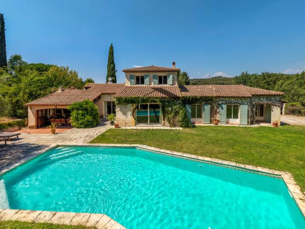 AUX PORTES D'AIX – MAGNIFIQUE PROPRIÉTÉ DE 210 M² AVEC VUE SAINTE-VICTOIRE ET PISCINE