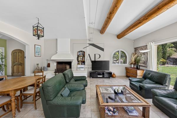 AUX PORTES D'AIX – MAGNIFIQUE PROPRIÉTÉ DE 210 M² AVEC VUE SAINTE-VICTOIRE ET PISCINE