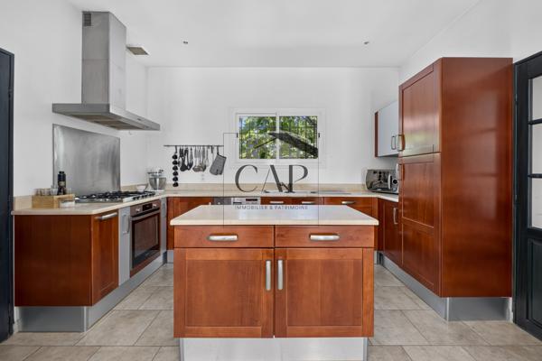 AUX PORTES D'AIX – MAGNIFIQUE PROPRIÉTÉ DE 210 M² AVEC VUE SAINTE-VICTOIRE ET PISCINE