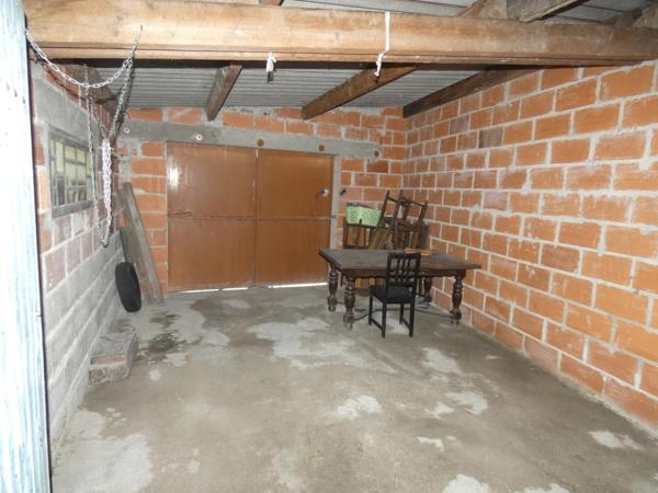 Maison spacieuse de 194 m² trois garages et jardin.