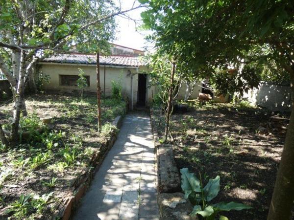 Maison spacieuse de 194 m² trois garages et jardin.