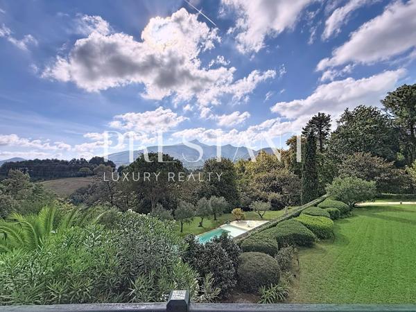 Urrugne-Belle propriété avec vue panoramique sur la Rhune à 10 minutes du coeur de Saint Jean de Luz, URRUGNE