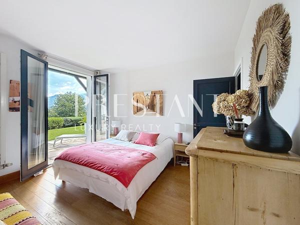 Urrugne-Belle propriété avec vue panoramique sur la Rhune à 10 minutes du coeur de Saint Jean de Luz, URRUGNE