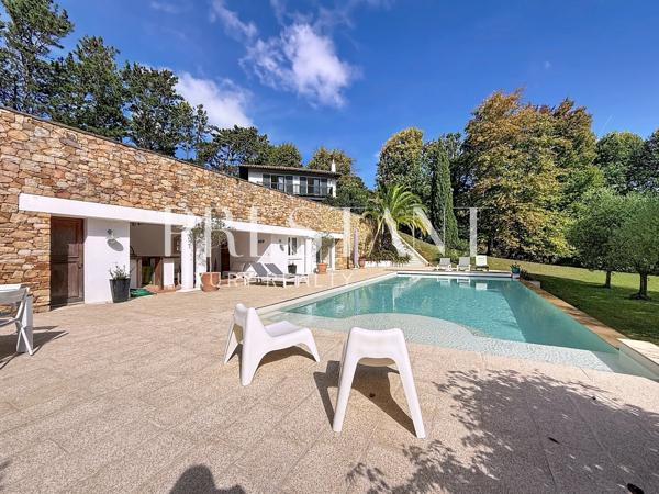 Urrugne-Belle propriété avec vue panoramique sur la Rhune à 10 minutes du coeur de Saint Jean de Luz, URRUGNE