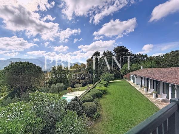 Urrugne-Belle propriété avec vue panoramique sur la Rhune à 10 minutes du coeur de Saint Jean de Luz, URRUGNE