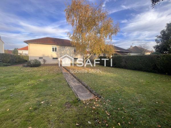 Maison sur sous-sol de 1963 très bien entretenue, sans travaux avec 3 chambres et 1 joli jardin de 500m²