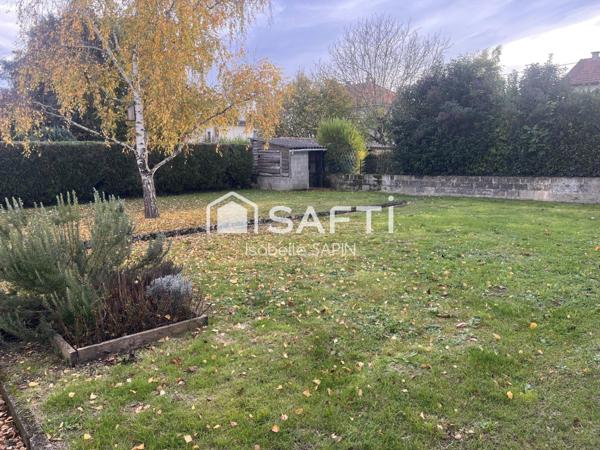 Maison sur sous-sol de 1963 très bien entretenue, sans travaux avec 3 chambres et 1 joli jardin de 500m²