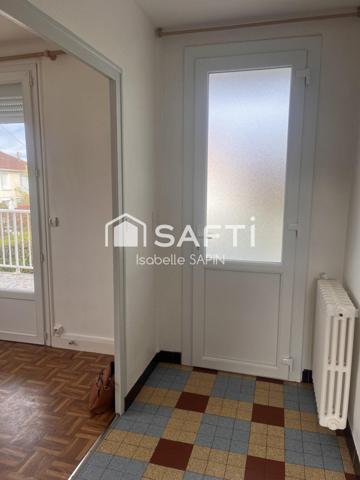 Maison sur sous-sol de 1963 très bien entretenue, sans travaux avec 3 chambres et 1 joli jardin de 500m²