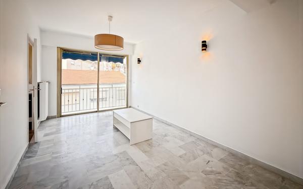 Appartement à vendre    1 pièce • 28 m2 Le Cannet