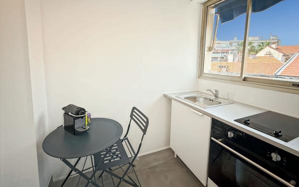 Appartement à vendre    1 pièce • 28 m2 Le Cannet