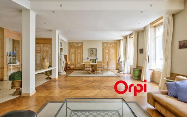 Appartement à vendre    3 pièces • 128 m2 Lyon 2