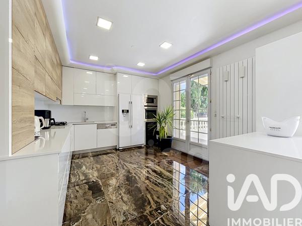 Maison à vendre 8 pièces 313,43 m² Champs-sur-Marne