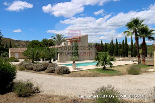 Proche Alpilles - Maison T5 avec jardin 3700m², piscine, carport et dépendances
