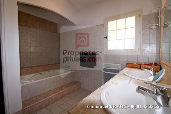 Proche Alpilles - Maison T5 avec jardin 3700m², piscine, carport et dépendances