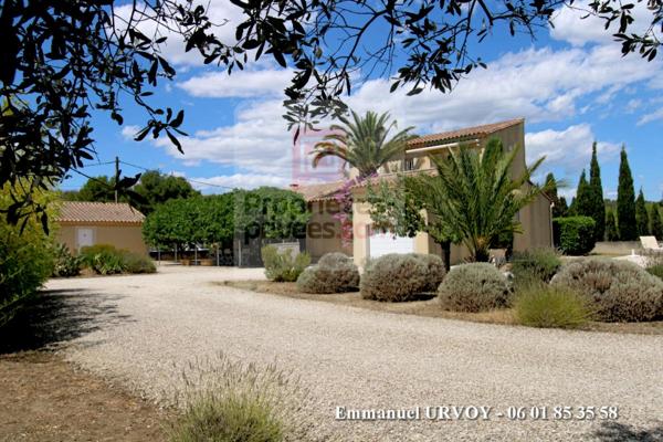 Proche Alpilles - Maison T5 avec jardin 3700m², piscine, carport et dépendances