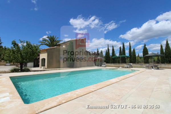 Proche Alpilles - Maison T5 avec jardin 3700m², piscine, carport et dépendances
