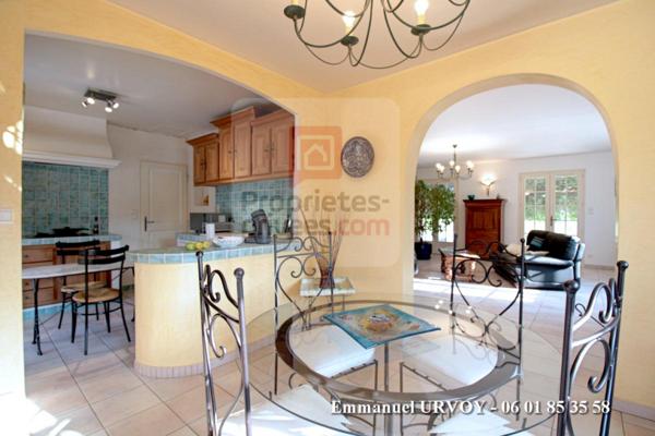 Proche Alpilles - Maison T5 avec jardin 3700m², piscine, carport et dépendances