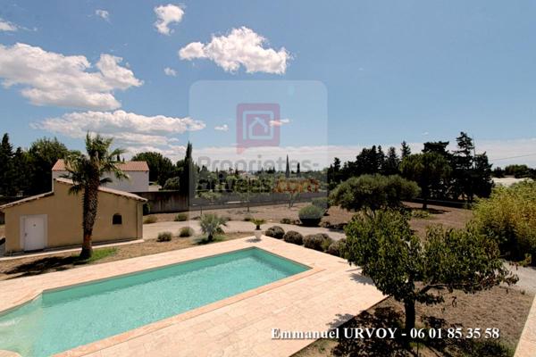 Proche Alpilles - Maison T5 avec jardin 3700m², piscine, carport et dépendances