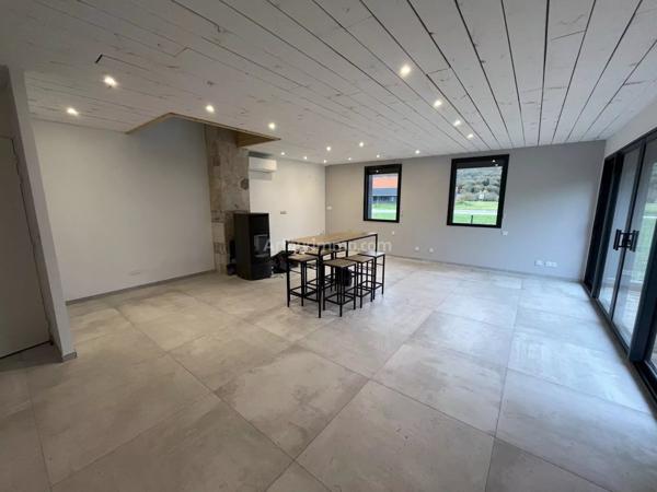 Location Local commercial 420 m2 à Virignin