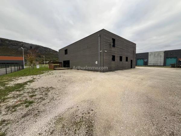 Location Local commercial 420 m2 à Virignin