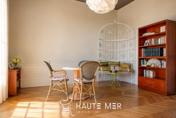 JUNE – Appartement de 114 m2 avec garage situé dans un immeuble de caractère
