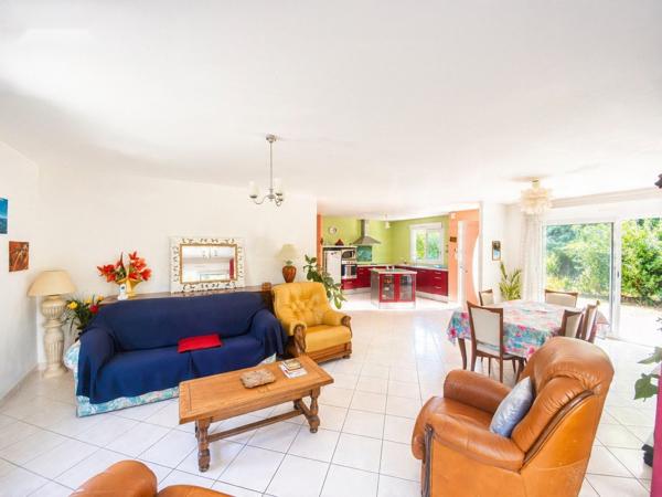Maison
         3 pièces
        - 85 m² 239 900 € *