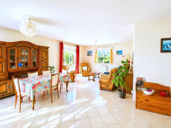 Maison
         3 pièces
        - 85 m² 239 900 € *